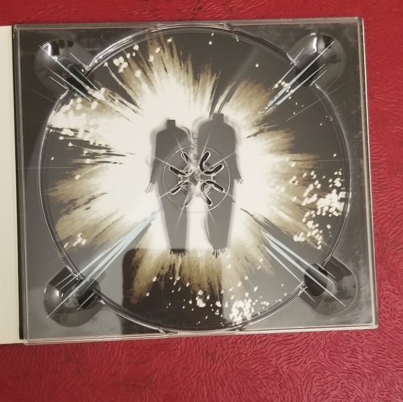 Imaginary Cities - The Fall of Romance (2013) - Picture 5 of 16